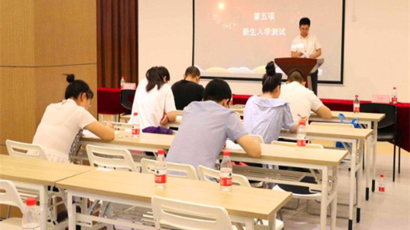叉车证和挖掘机证有效期一样吗