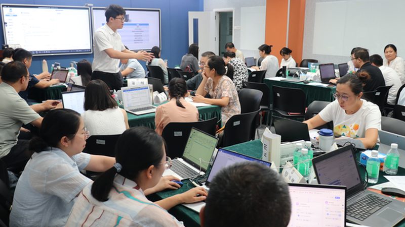 小标题：关注证书含金量，保障学习效果